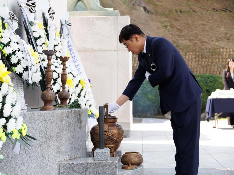김병전 의장, 현충일 맞아 순국선열과 호국영령의 넋 기려 - 1