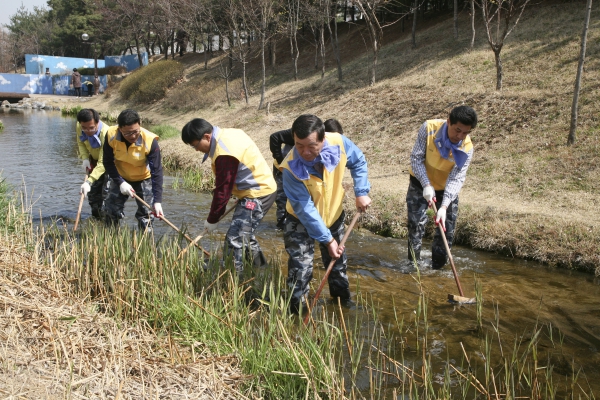 2011 기획재정위원회 시민의 강 청소 - 3