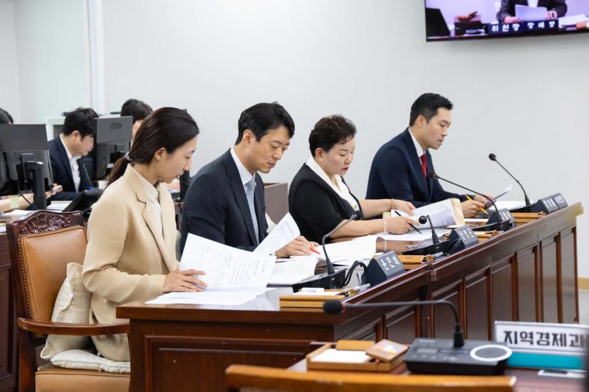 재정문화위원회 회의_제285회 임시회 - 3