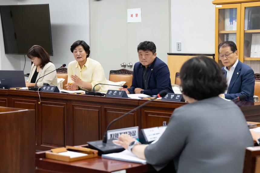 재정문화위원회 회의_제285회 임시회 - 8