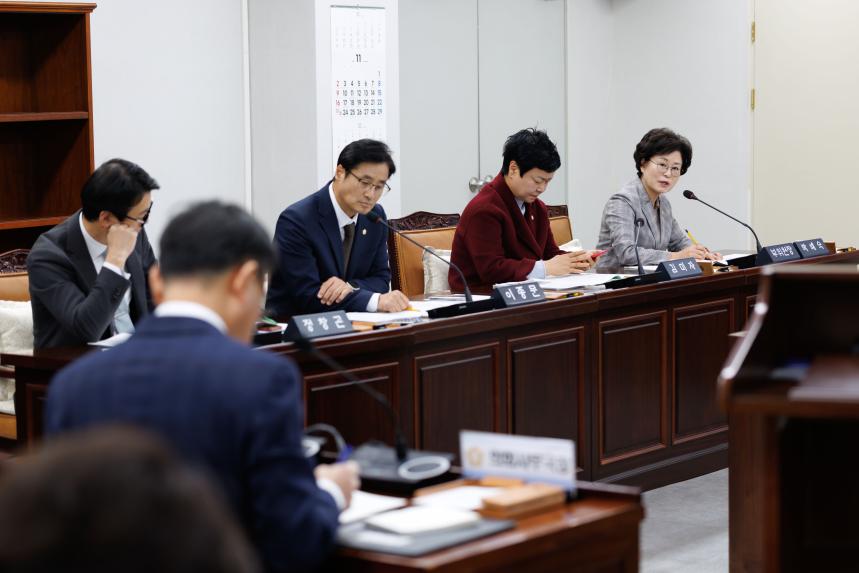 의회운영위원회 행정사무감사(의회사무국) - 3