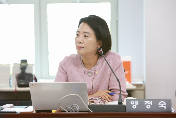 재정문화위원회 행정사무감사 - 3