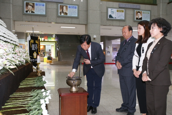  故 김영삼 前 대통령 국가장 분향소 조문 - 8