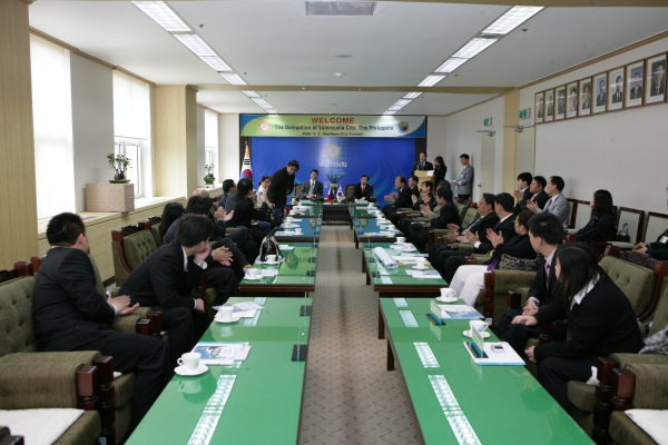 필리핀 발렌수엘라시 대표단 접견