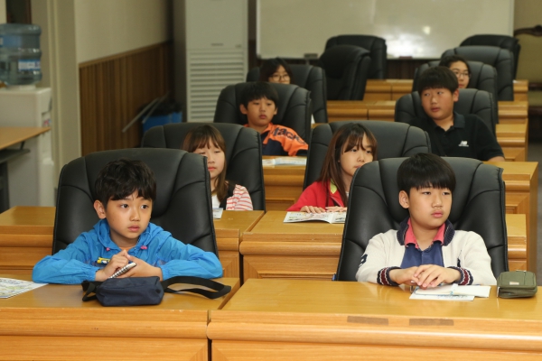 의정방청 및 의회견학(까치울초등학교) - 8