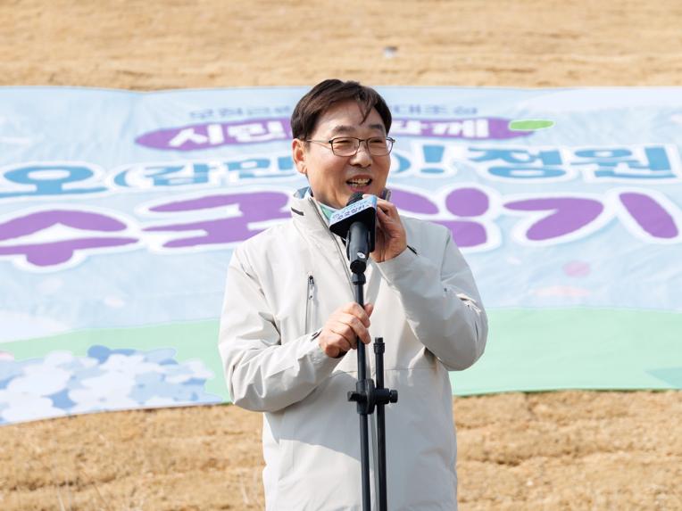 김병전 의장, 오정근린공원 수국심기 행사 참석… 시민과 정원 조성 - 1