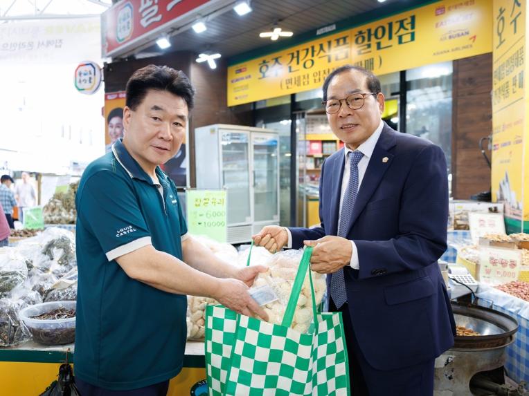 박병권 부천시의회 의장, 추석맞이 전통시장 방문 - 1