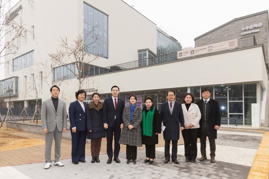 부천시의회 재정문화위원회,  부천시립수주도서관 현장 점검 및 발전 방안 논의 - 1